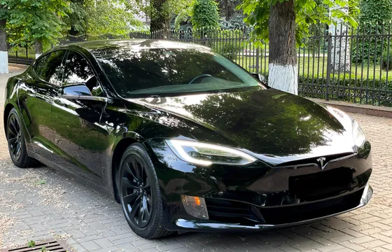 Tesla Model S 2016
