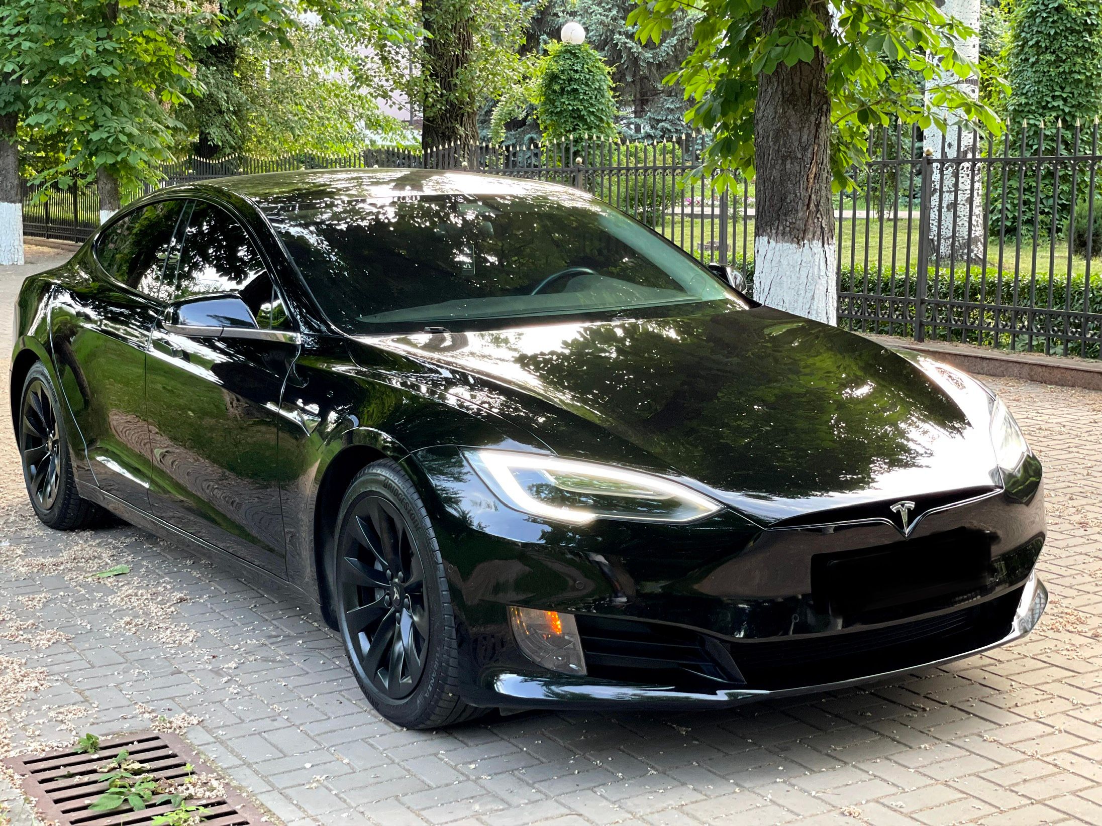 Tesla Model S 2016